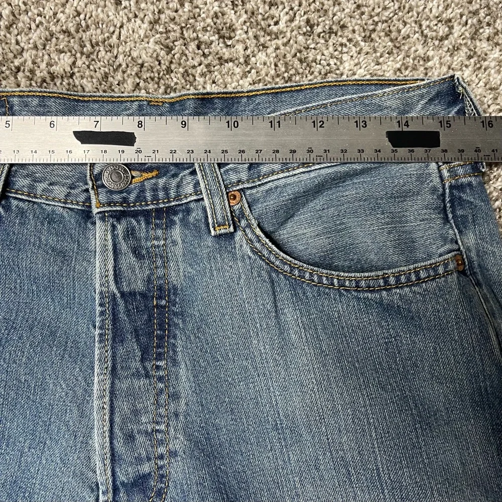 Levi's 501 Original Fit Medium Wash Button Fly Straight Jeans W33 L30